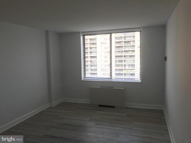 Building Photo - 3705 S George Mason Dr