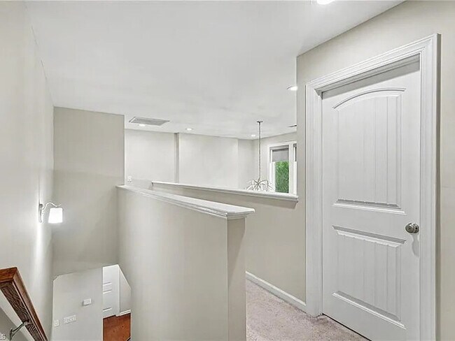 Building Photo - Lease to Own