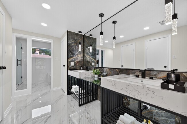 Building Photo - 7447 Cambridge St