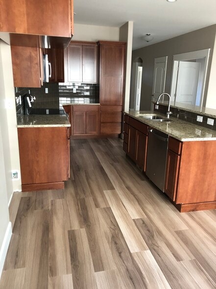 Building Photo - 8805 Juanita Dr