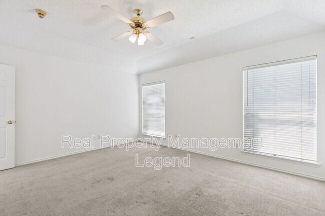 Building Photo - 10971 Castle Dr
