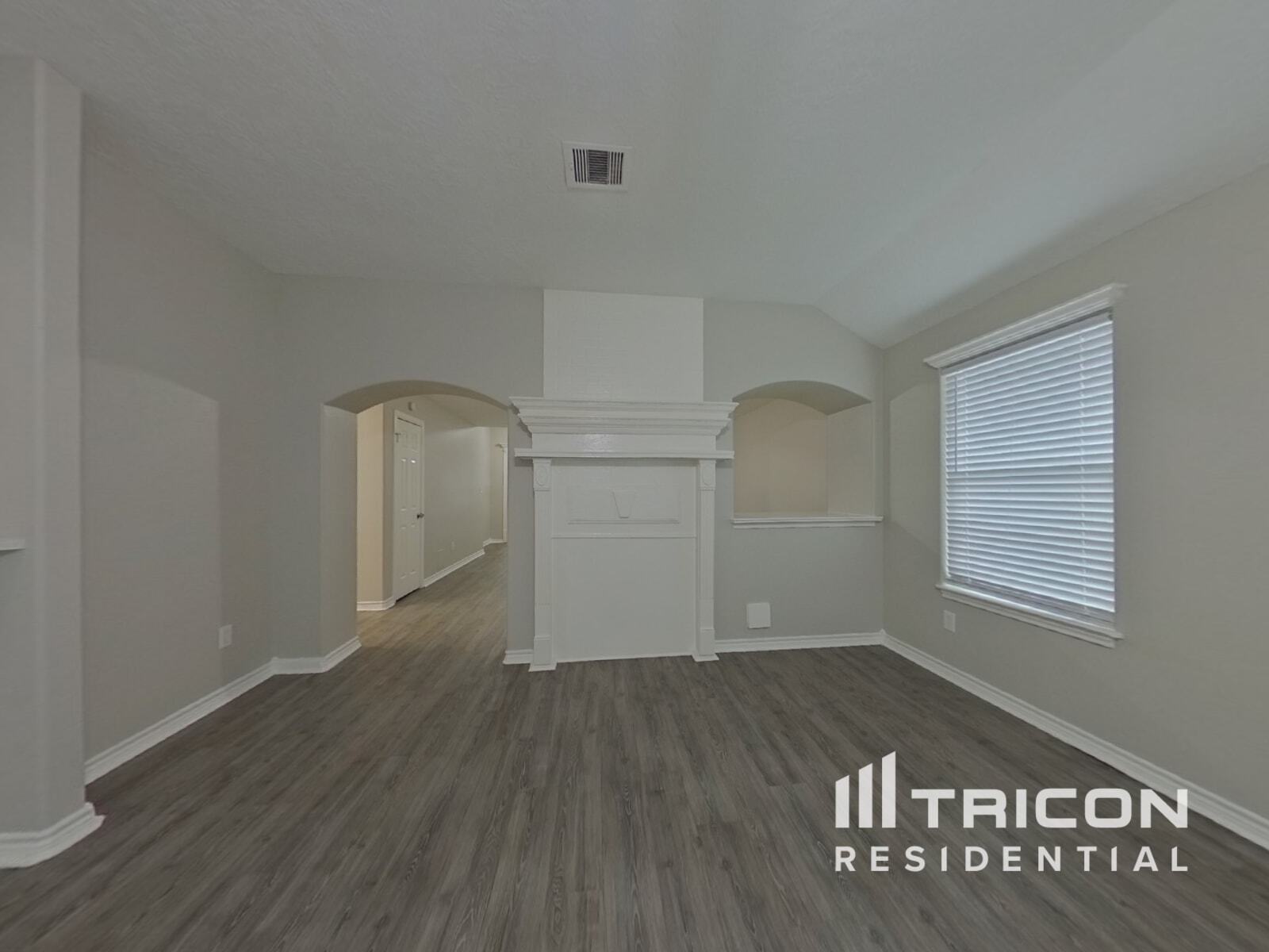 Building Photo - 729 Forest Ln Dr