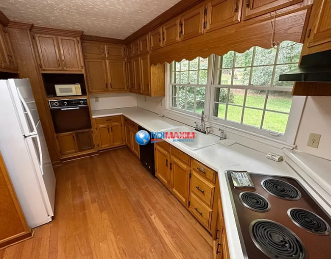 Building Photo - Nice ranch in PARKVIEW cluster in Lilburn