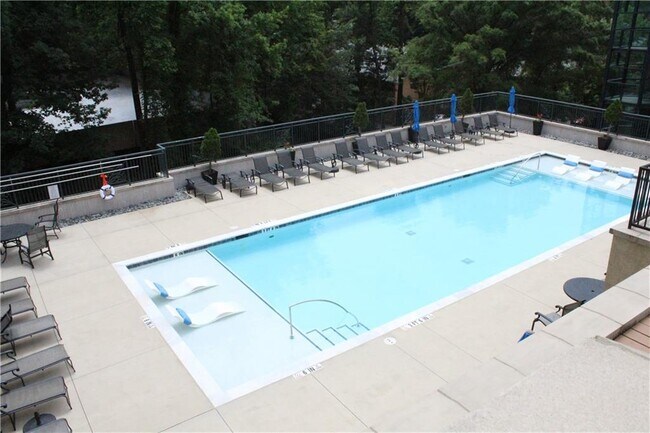Building Photo - 3040 Peachtree Rd NW
