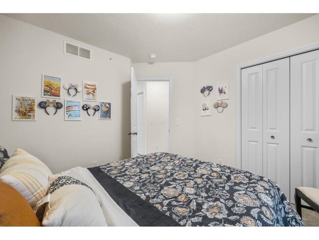 Building Photo - 775 Roselyn Dr