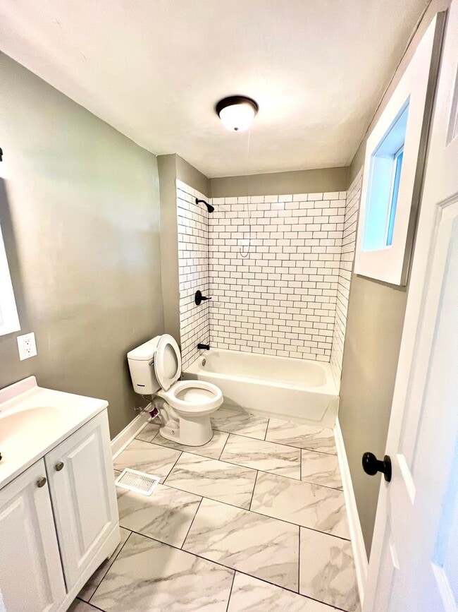 Building Photo - 2601 N 13th St