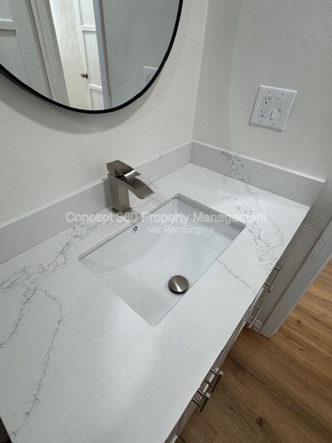 Building Photo - 5762 Cedar Ave