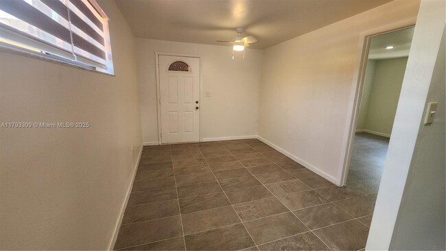 Building Photo - 9740 Colonial Dr