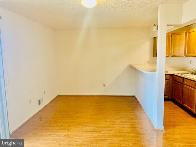 Building Photo - 8792 Manahan Dr