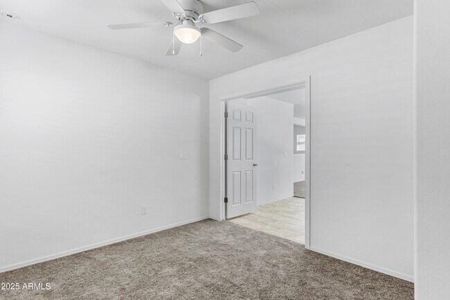 Building Photo - 40925 W Patricia Ln