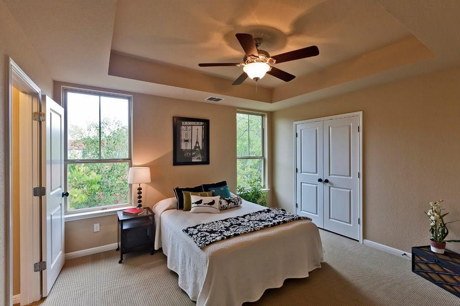 Building Photo - 807 E 47th St