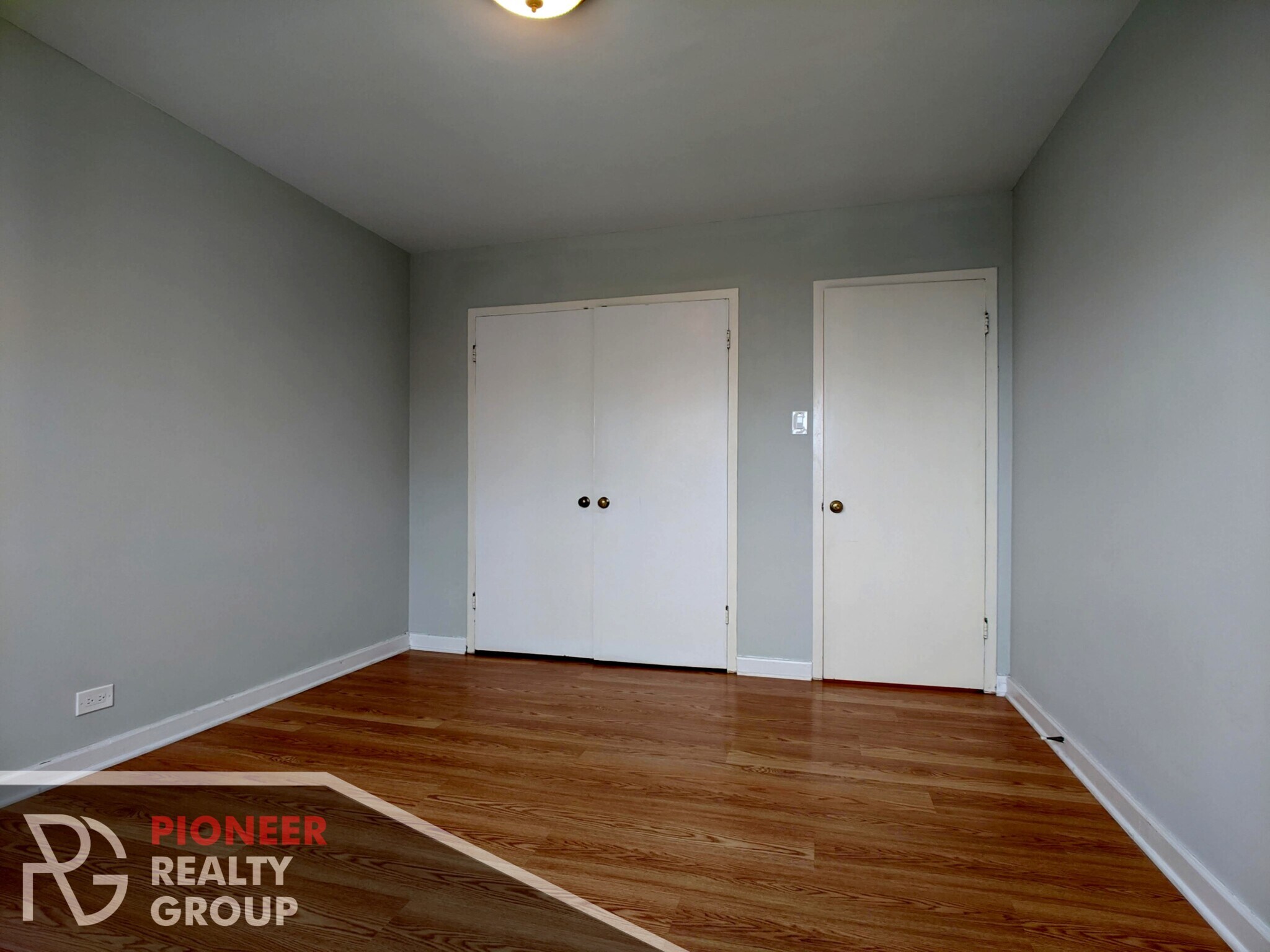 Building Photo - 433 W Wellington Ave