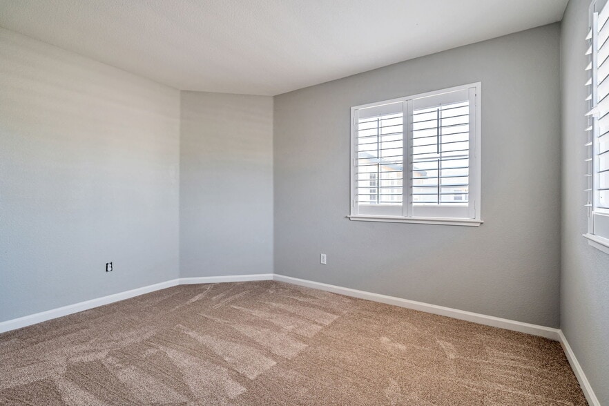 Building Photo - 2171 Beech Cmn
