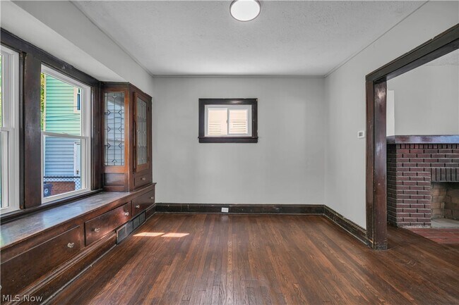 Building Photo - 8505 Bancroft Ave