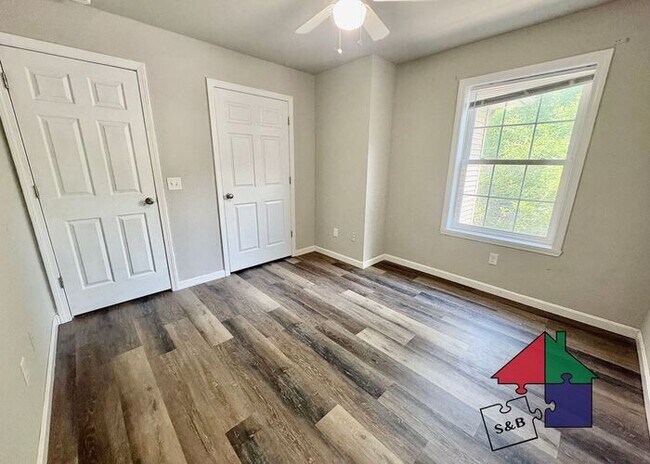 Building Photo - Spacious Milton 3 Bedroom - Pet Friendly!