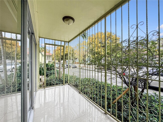 Building Photo - 520 NE 38th St