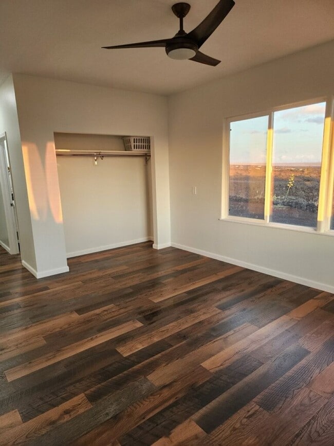 Building Photo - Pet friendly 3 bedroom / 2 bath home with ...