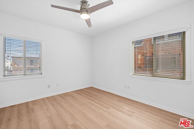 Building Photo - 38 20th Ave