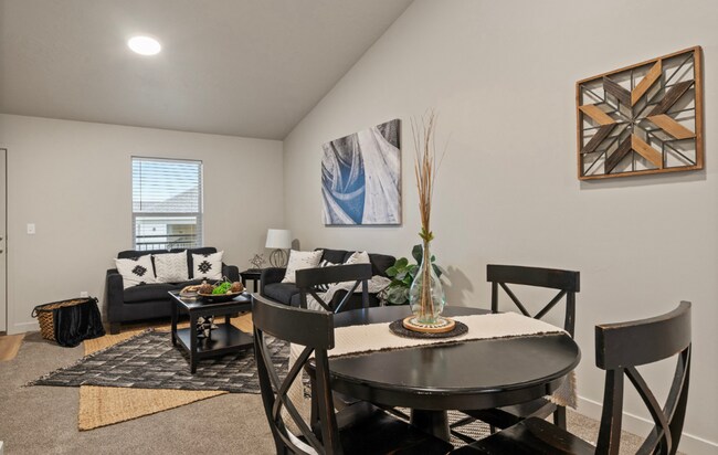 Building Photo - Fantastic Top floor unit.