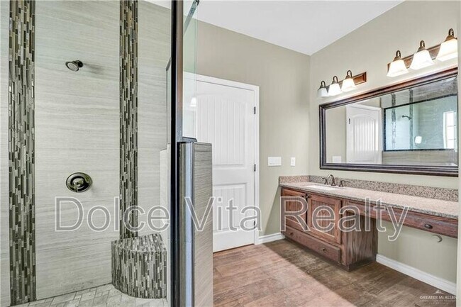 Building Photo - 1106 Rio Blanco St