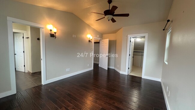 Building Photo - Large 3BD I 2.5BA Sherwood Home - Bonus Room!