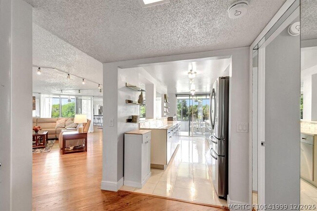 Building Photo - 4770 Fountains Dr S