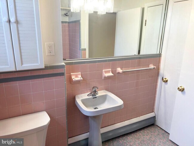 Building Photo - 1223 Drexel Ave