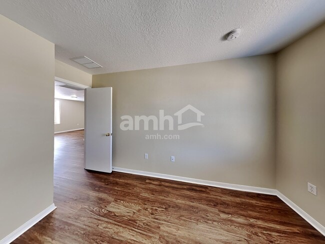 Building Photo - 1612 Redfin Dr