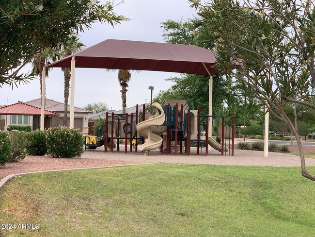 Building Photo - 345 E Caribbean Dr