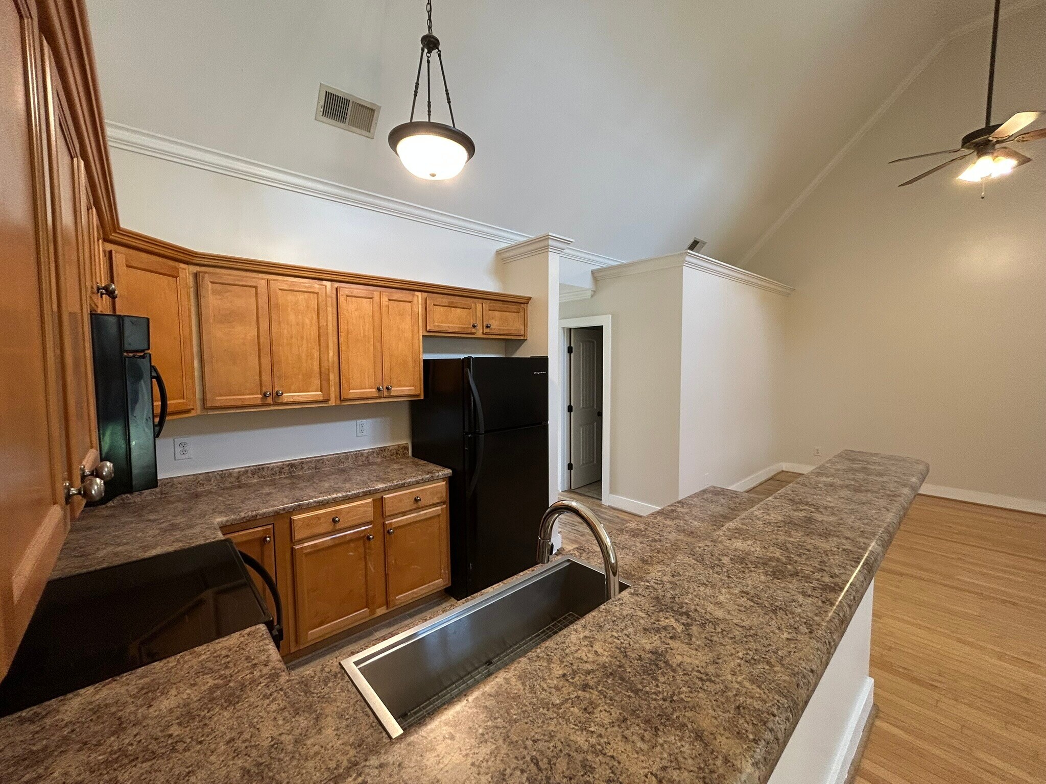 Building Photo - 2070 Rossburg Pl