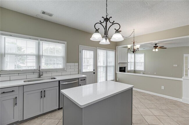 Building Photo - 305 Leatherman Ct