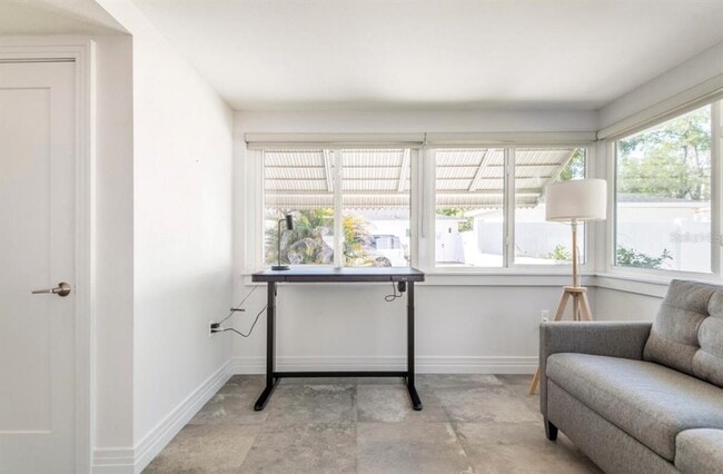 Building Photo - 1205 W Adalee St