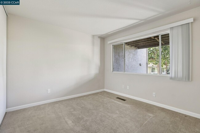 Building Photo - 1035 Alta Mesa Dr