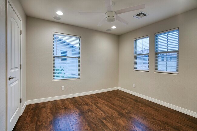 Building Photo - 2868 E Binner Dr