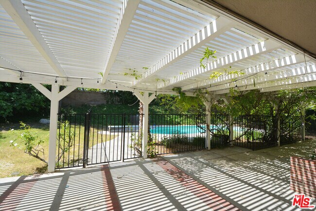 Building Photo - 23526 Dolorosa St