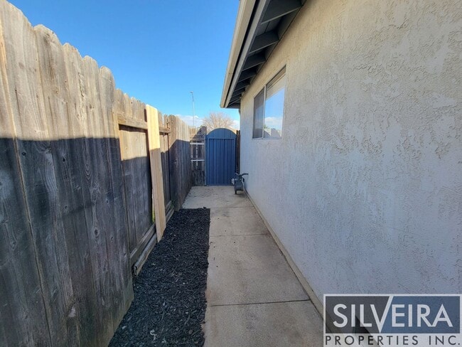 Building Photo - Charming 3 bed 2 bath home in Santa Maria