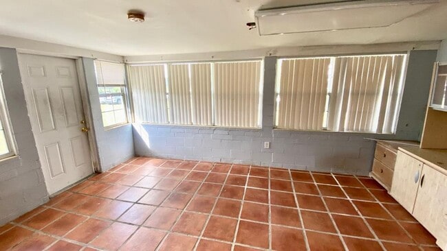 Building Photo - 1423 McCoy Rd