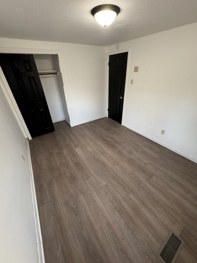 Building Photo - 2524 Cle Elum Dr