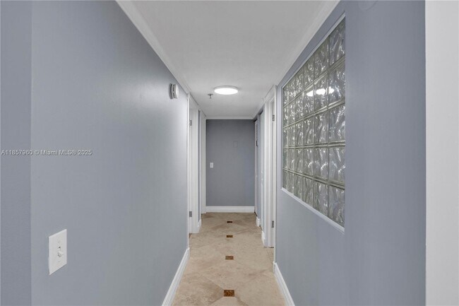 Building Photo - 105 Lake Emerald Dr