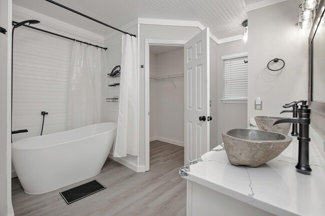 Building Photo - 4268 Lancaster Dr