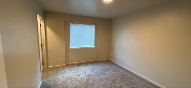 Building Photo - 10066 W Garverdale Ln