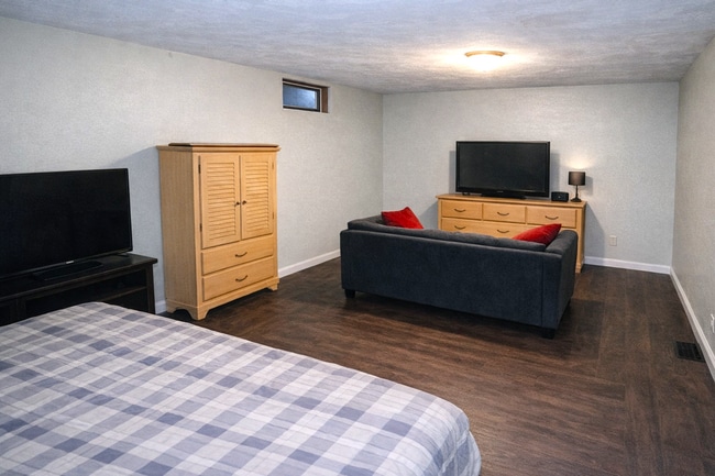 Building Photo - 1235 Kappes St