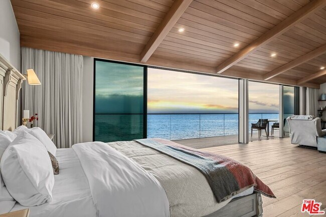 Building Photo - 27002 Malibu Cove Colony Dr