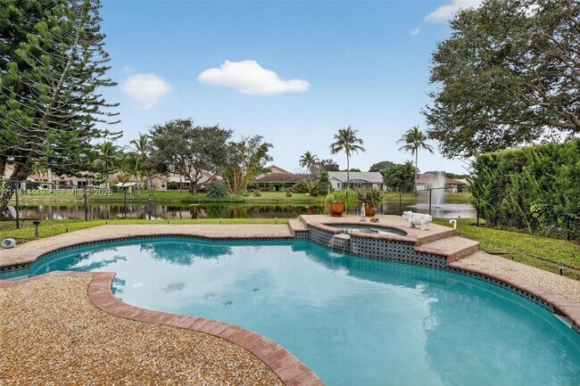 Building Photo - 9481 Oak Grove Cir