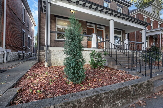 Building Photo - 634 Neil Ave