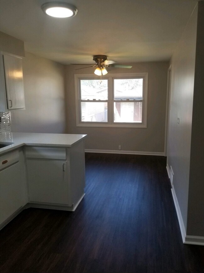 Building Photo - 11806 S Loomis St