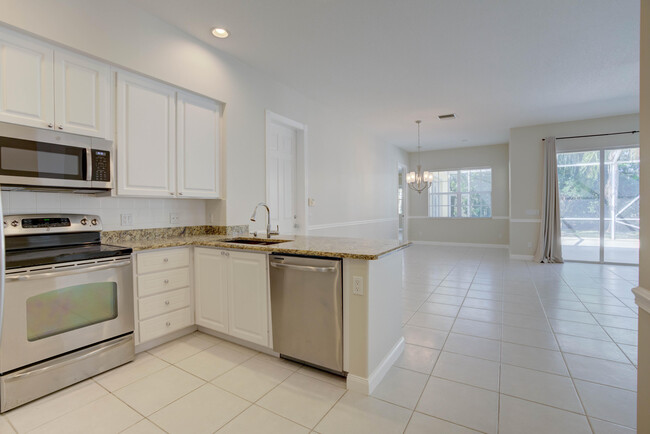 Building Photo - 256 San Remo Dr