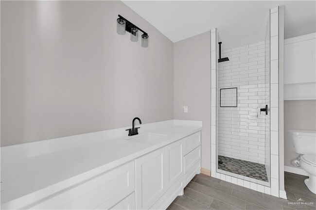 Building Photo - 16 Tower Oak Dr