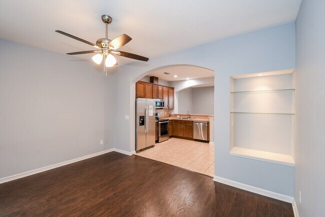 Building Photo - 13019 Sunset Lake Dr