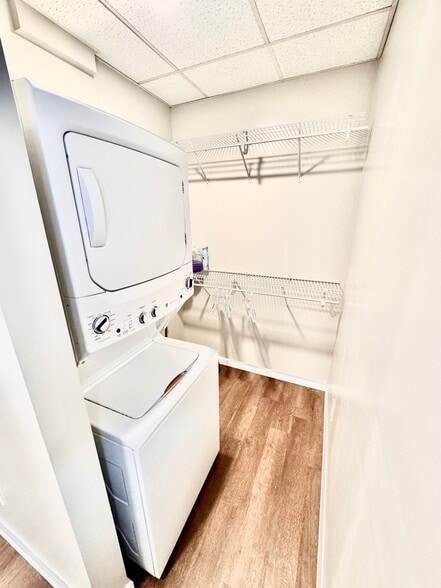 Washer/Dryer - 539 E Main St